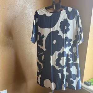 Source Unknown Black and Cream Floral Midi Dress